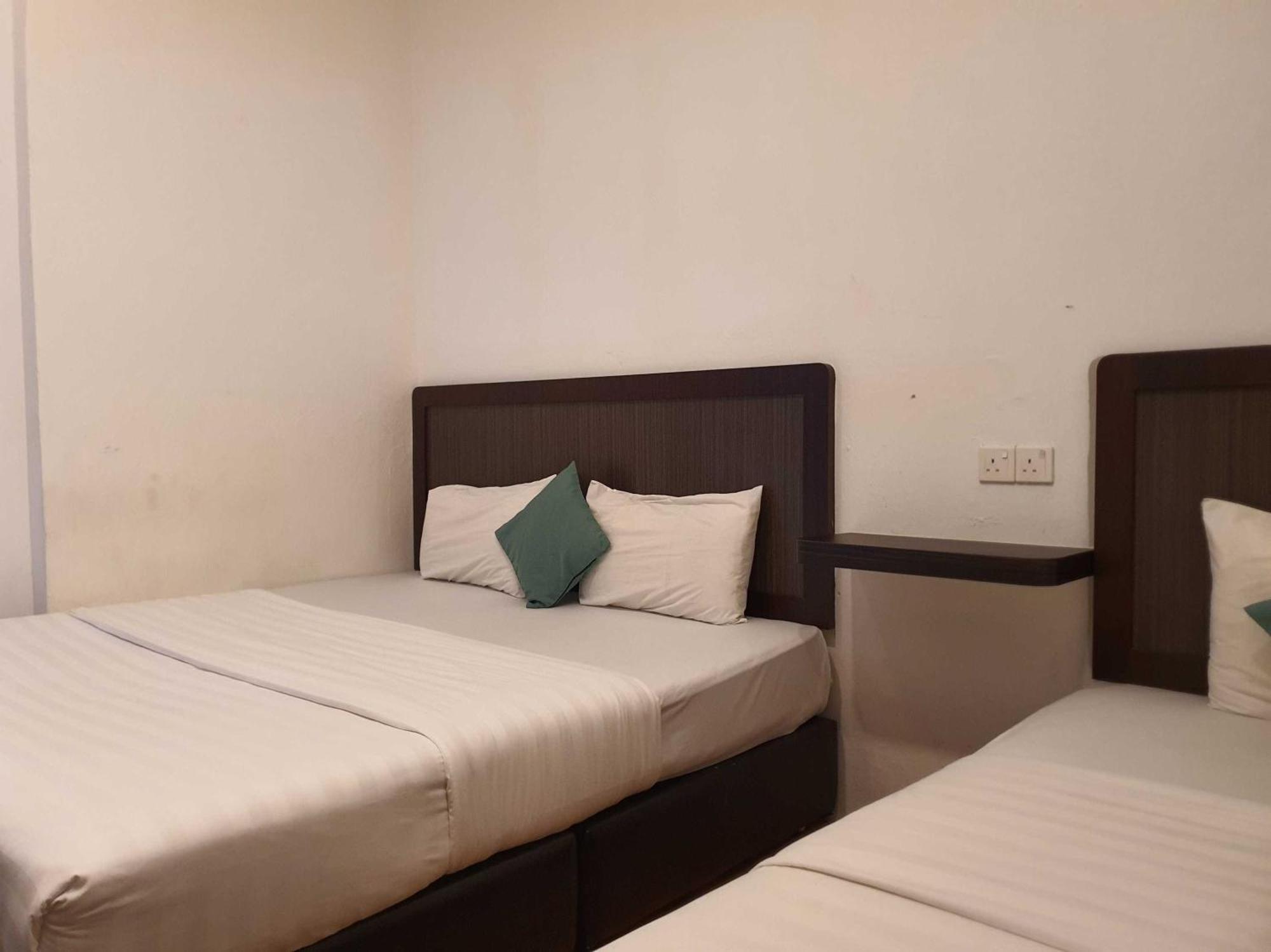 Oyo 91053 Signature Inn Miri Esterno foto