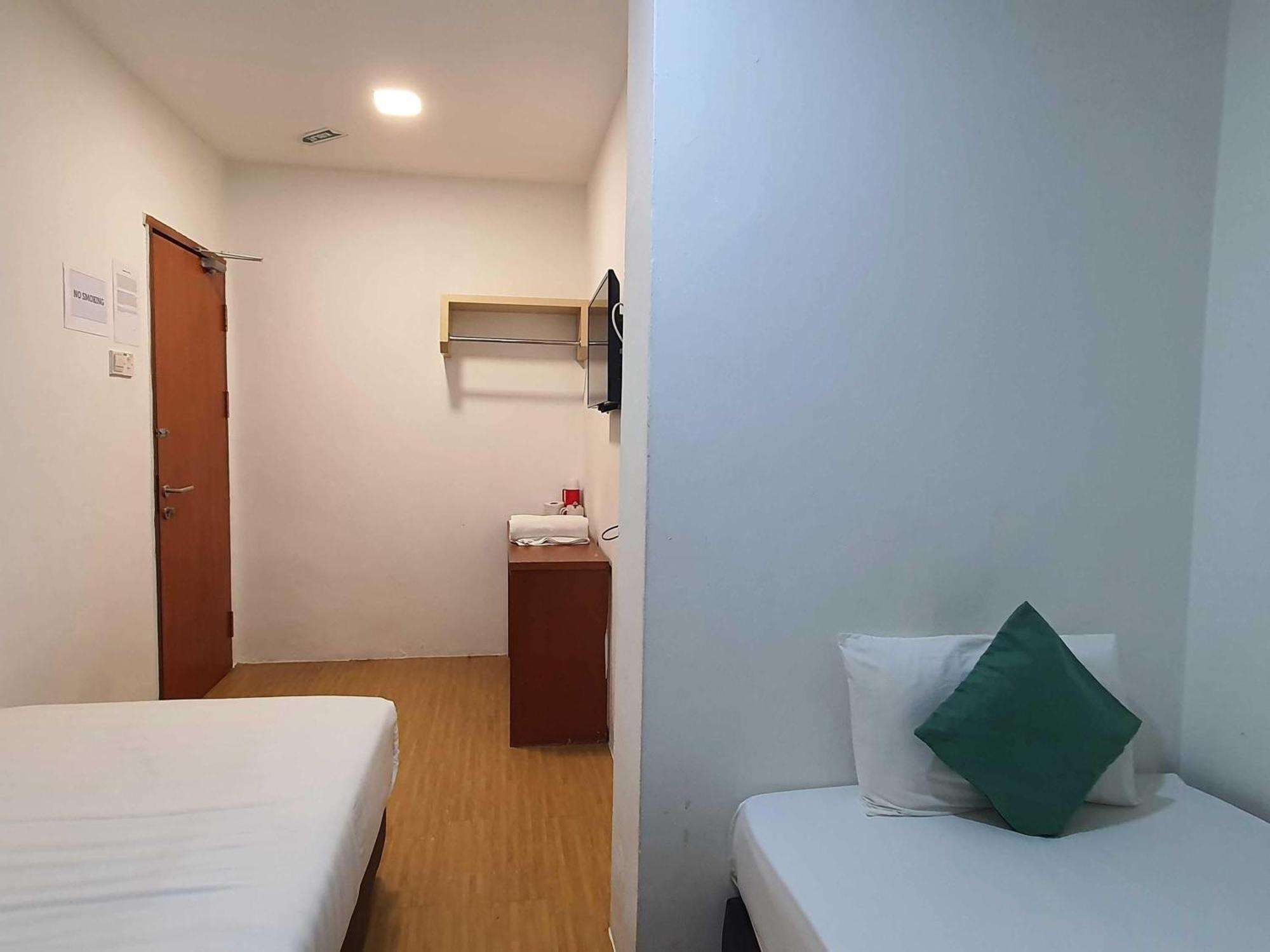 Oyo 91053 Signature Inn Miri Esterno foto