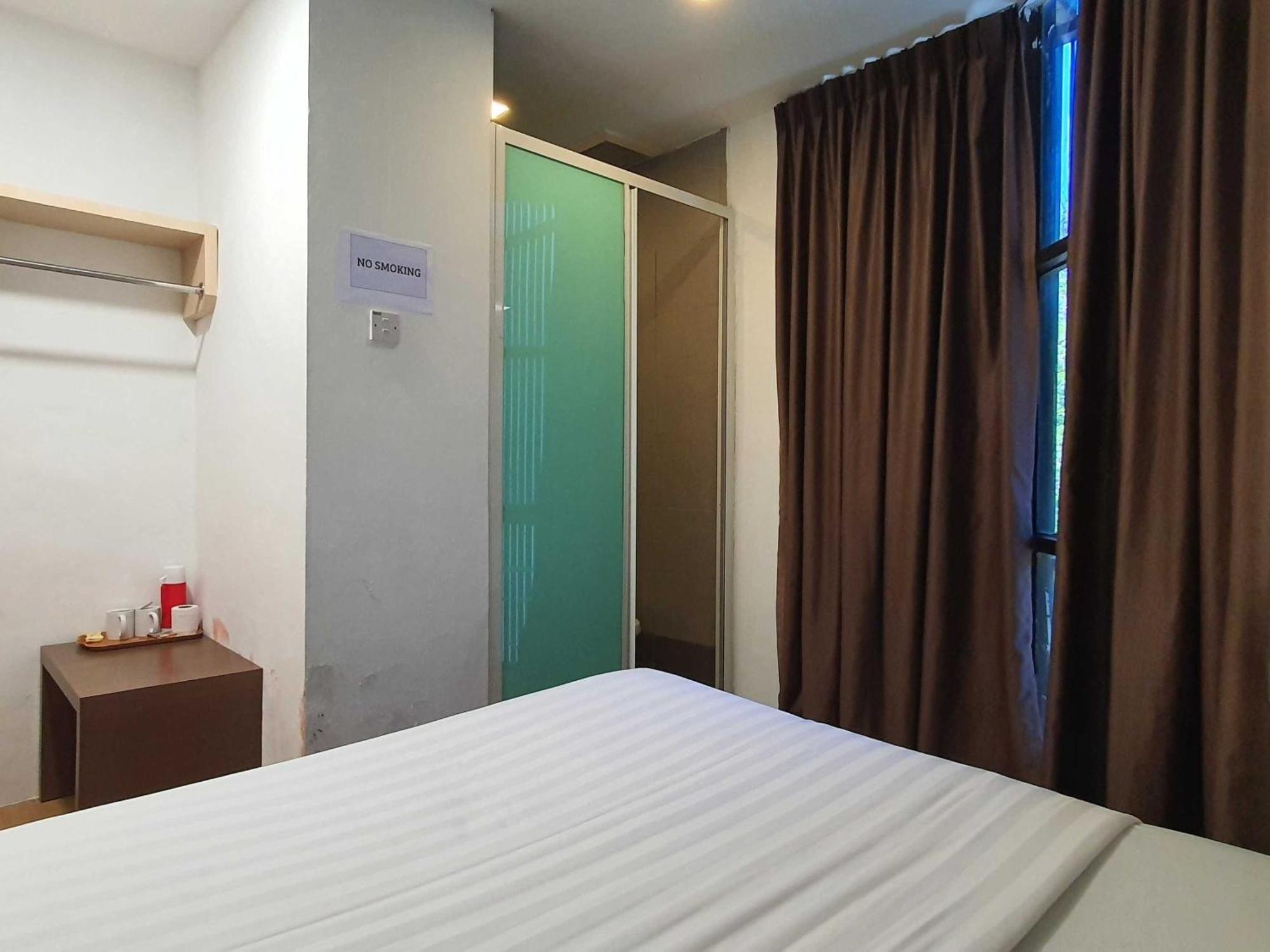 Oyo 91053 Signature Inn Miri Esterno foto