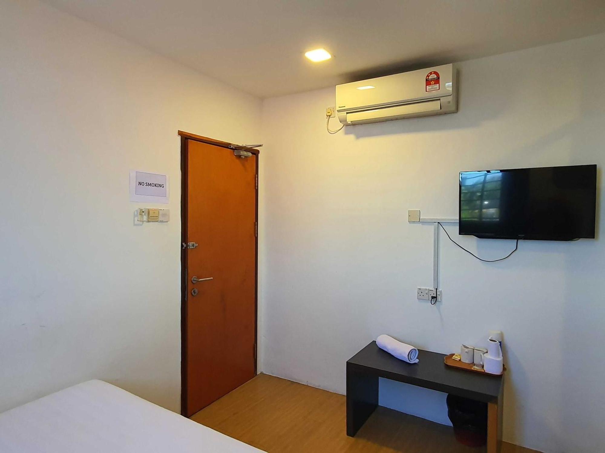Oyo 91053 Signature Inn Miri Esterno foto