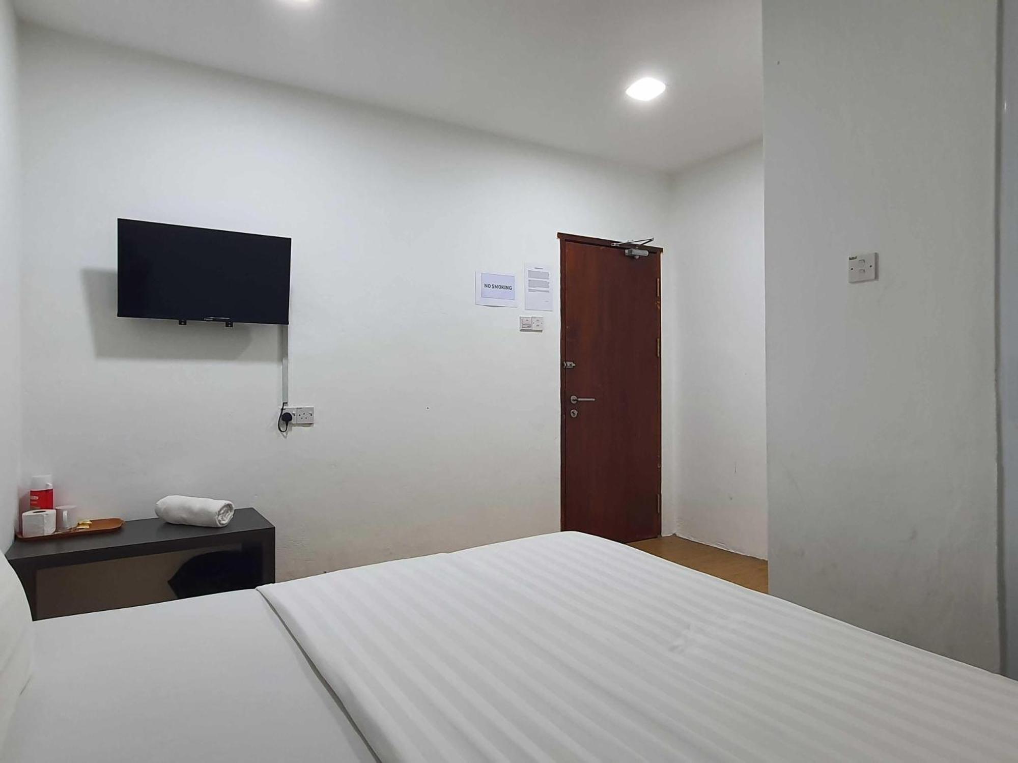 Oyo 91053 Signature Inn Miri Esterno foto