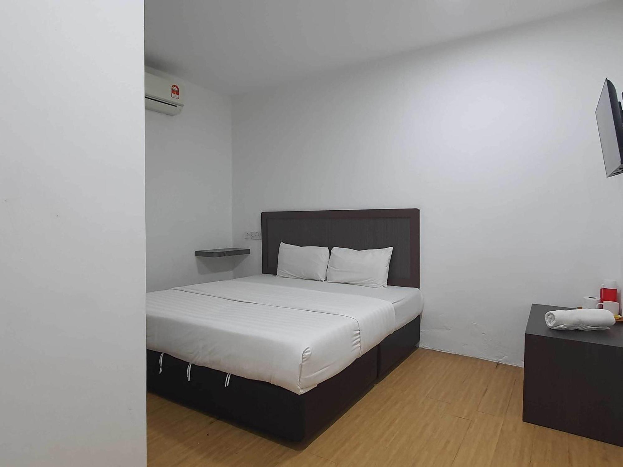 Oyo 91053 Signature Inn Miri Esterno foto