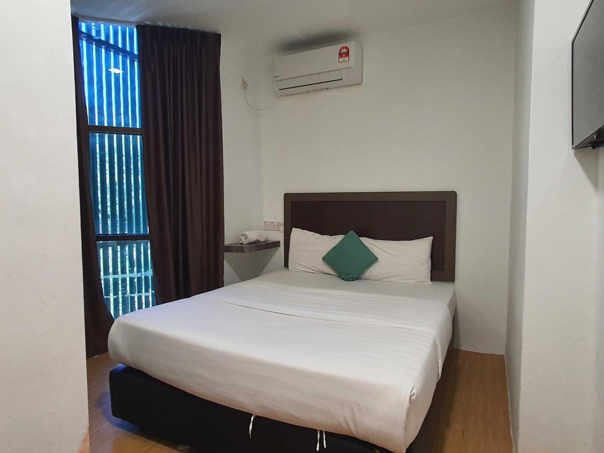 Oyo 91053 Signature Inn Miri Esterno foto