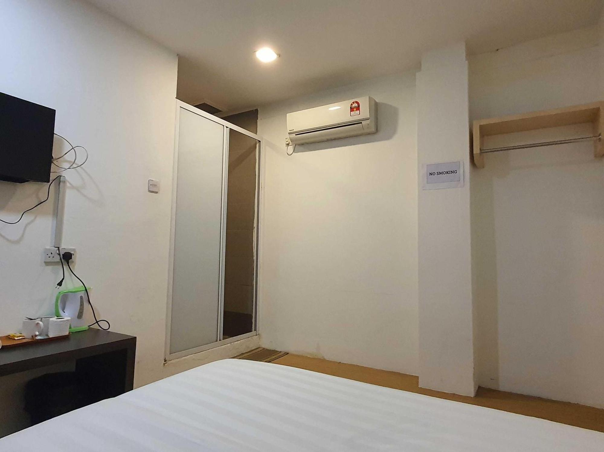 Oyo 91053 Signature Inn Miri Esterno foto
