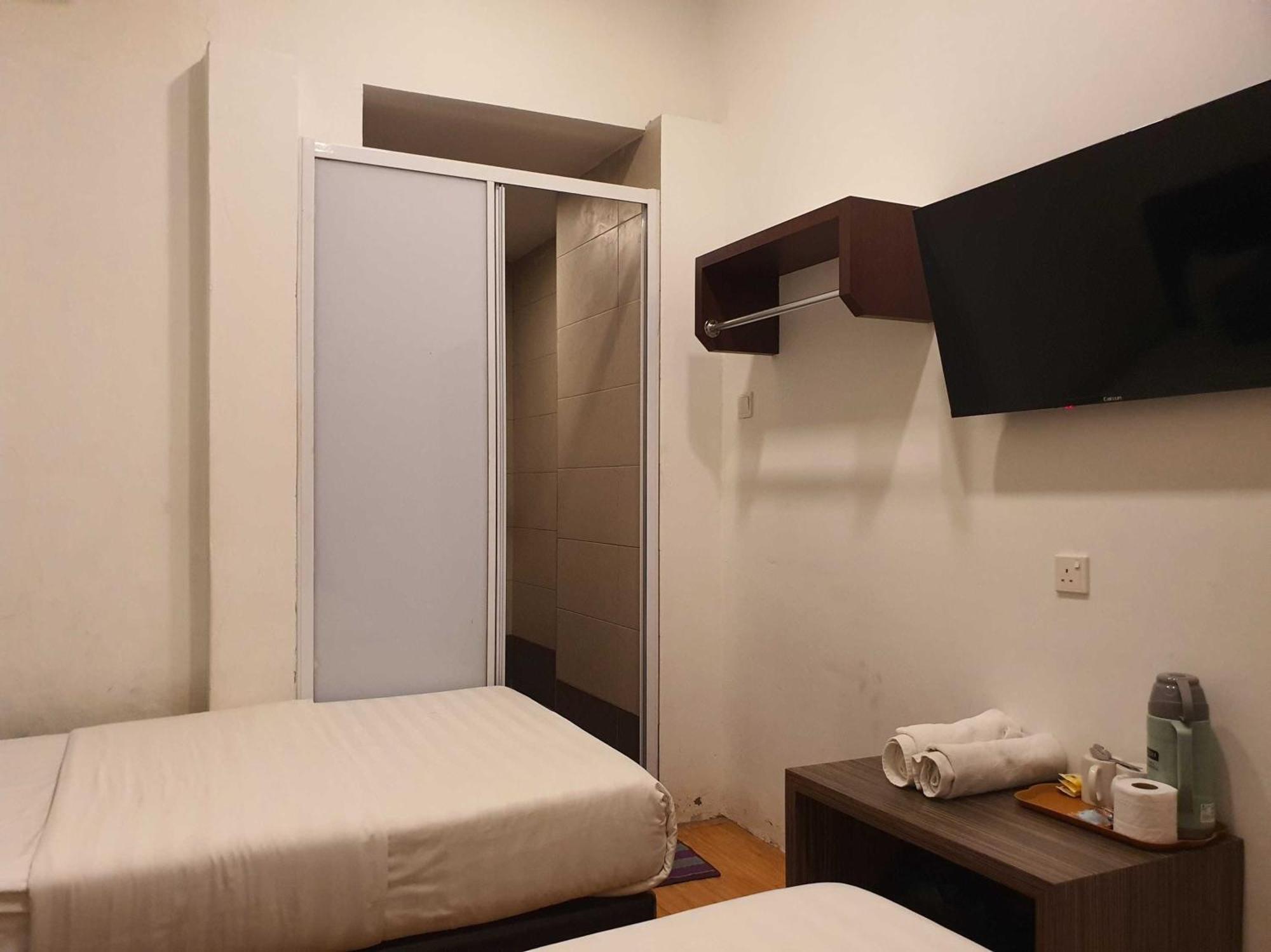 Oyo 91053 Signature Inn Miri Esterno foto