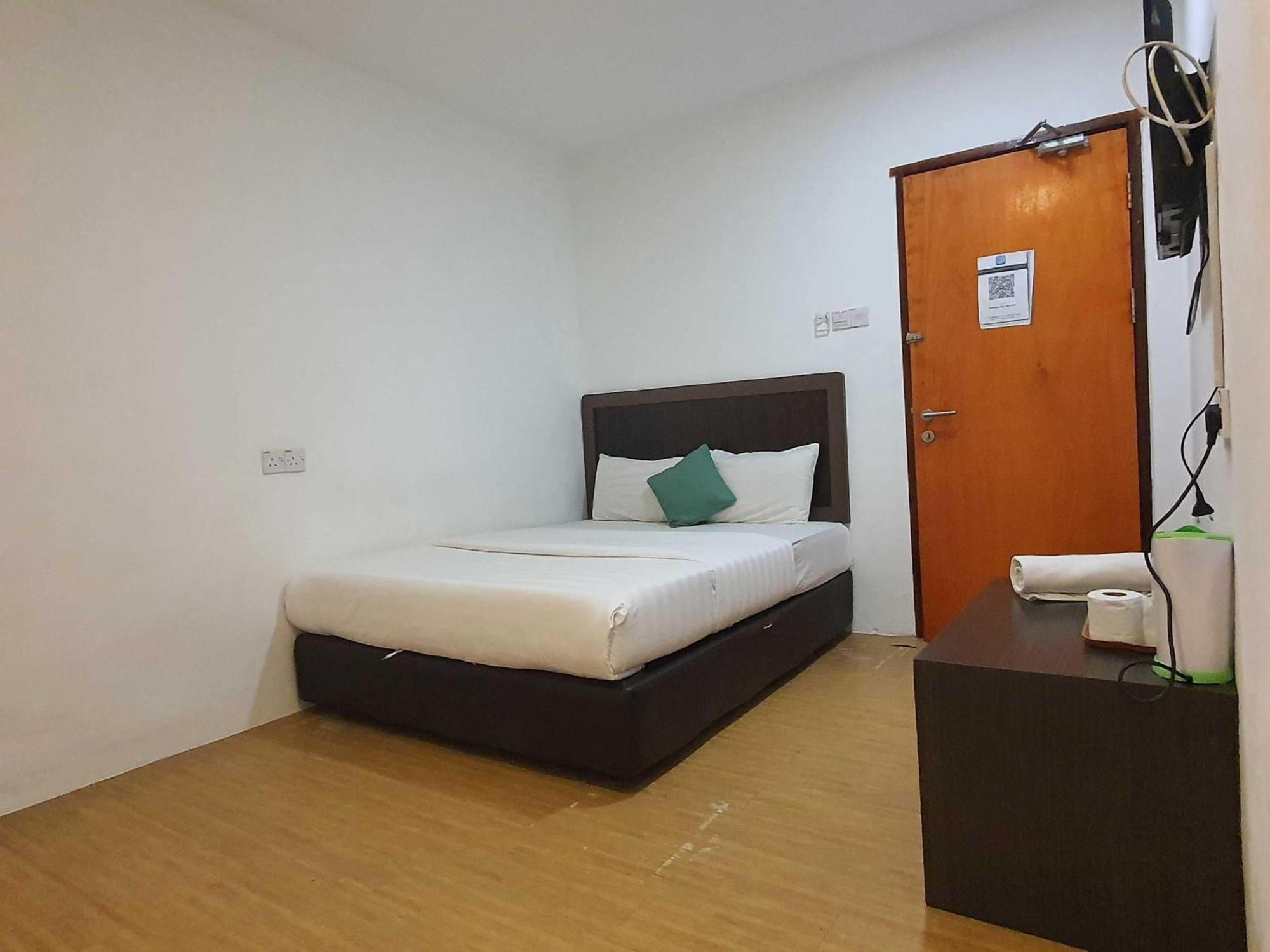 Oyo 91053 Signature Inn Miri Esterno foto